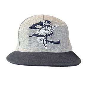 Salt Life Men's Gray Cap Beach Life Embroidered Swordfish Snapback‎